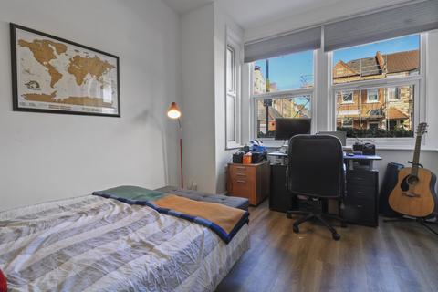 2 bedroom flat for sale, London N4