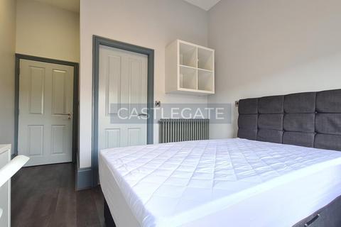 1 bedroom in a flat share to rent, Merchants Hall, St George Square, Huddersfield, HD1 1JF