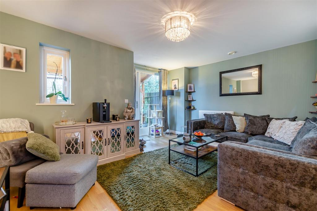 Lounge/Dining Area