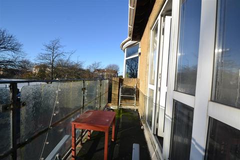 2 bedroom flat to rent, Nizells Avenue, Hove, East Sussex, BN3