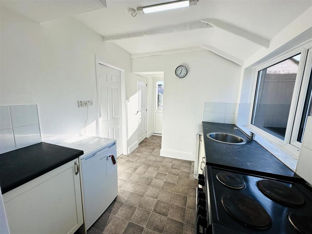Kitchen 1.jpg