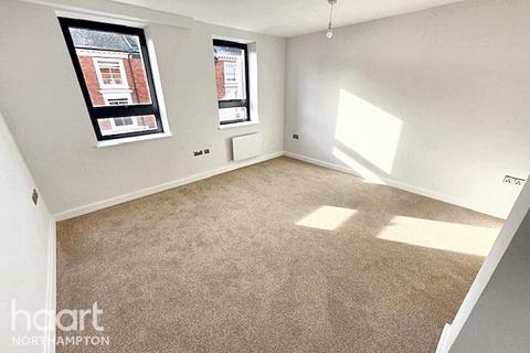 3 bedroom end of terrace house for sale, Derngate Place, Northampton