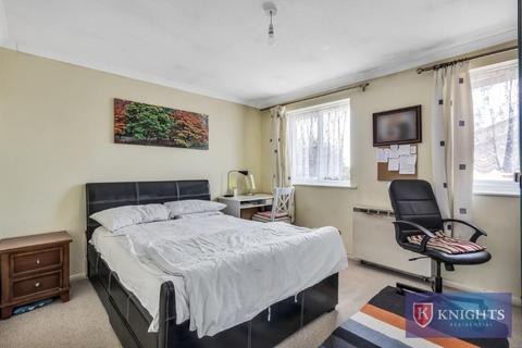 1 bedroom flat for sale, Wigston Close, London, N18