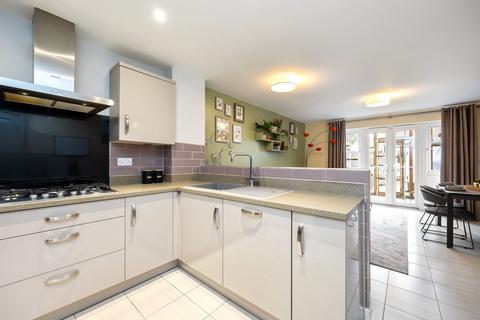 4 bedroom terraced house for sale, Beeches Way, Faygate, RH12