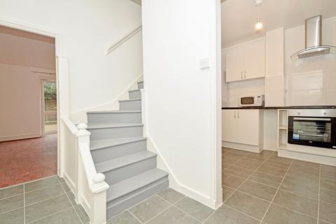 3 bedroom flat to rent, New North Road, London, N1