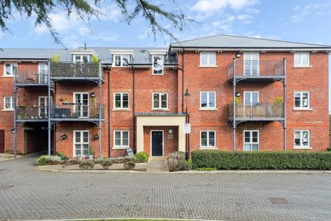 2 bedroom flat for sale, Portland Crescent, Buckinghamshire SL7