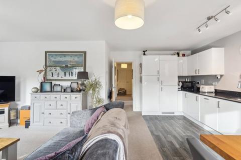 2 bedroom flat for sale, Portland Crescent, Buckinghamshire SL7