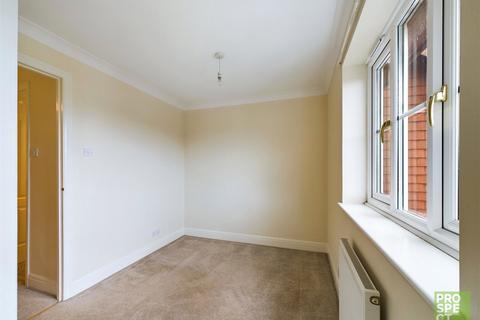 2 bedroom terraced house to rent, Staffordshire Croft, Warfield, Bracknell, Berkshire, RG42