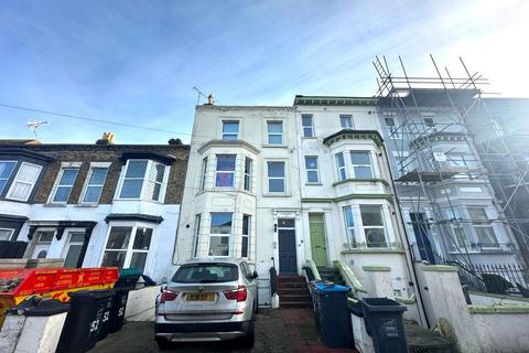 2 bedroom apartment to rent, Godwin Road, Cliftonville, CT9