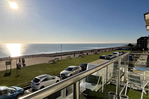 3 bedroom flat for sale, Marine Parade, Hythe, Kent