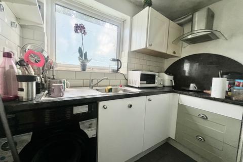 1 bedroom flat for sale, Gurney Close, Essex IG11