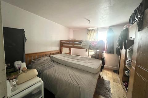 1 bedroom flat for sale, Gurney Close, Essex IG11