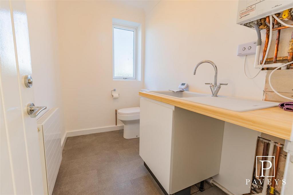Utility room / cloakroom