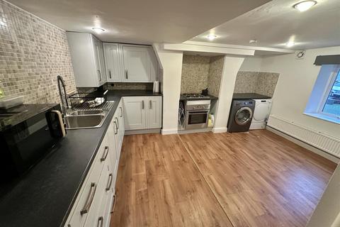 2 bedroom terraced house for sale, George Street, Liversedge