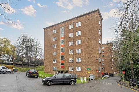 4 bedroom flat to rent, Kingston Hill, Kingston Upon Thames KT2