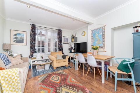 2 bedroom terraced house for sale, Harp Road, London