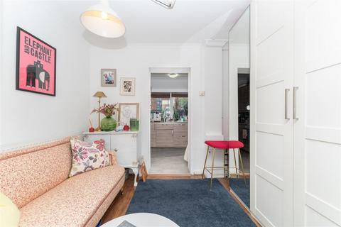 2 bedroom terraced house for sale, Harp Road, London