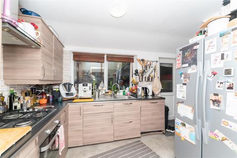 2 bedroom terraced house for sale, Harp Road, London