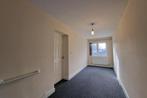 3 bedroom end of terrace house to rent, Archer Close, Leicester LE4