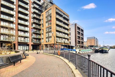 2 bedroom apartment for sale, at Waterford Court, 7 Turnberry Quay, London E14