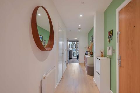 2 bedroom apartment for sale, at Waterford Court, 7 Turnberry Quay, London E14