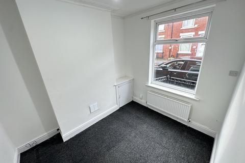 2 bedroom terraced house to rent, Patey Street, Manchester, M12