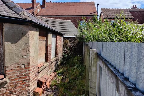 Workshop & retail space to rent, Newcastle Avenue, Blackpool