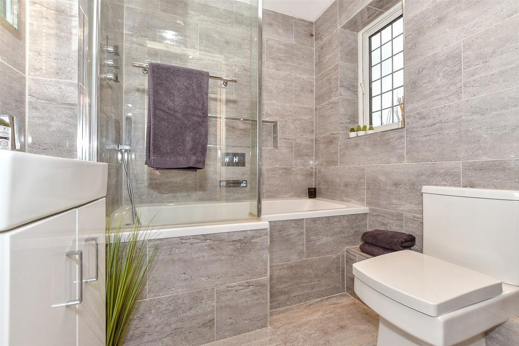 En-Suite Bathroom