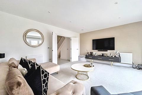 57 Bloomfields, Rainham, Gillingham, ME8 7BZ