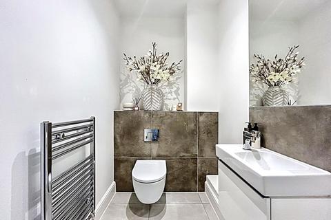 57 Bloomfields, Rainham, Gillingham, ME8 7BZ