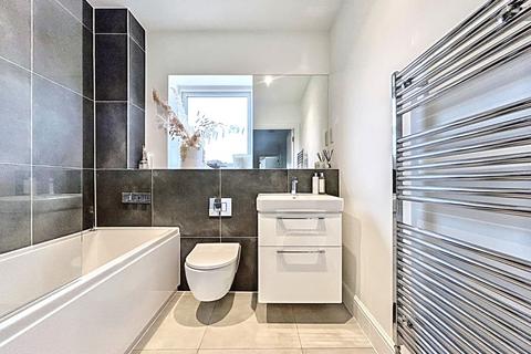 57 Bloomfields, Rainham, Gillingham, ME8 7BZ