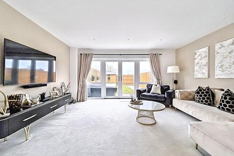 57 Bloomfields, Rainham, Gillingham, ME8 7BZ