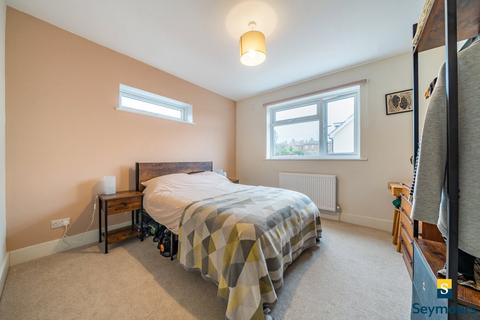 25 South Road, Guildford, GU2 9NY