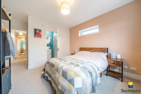 25 South Road, Guildford, GU2 9NY