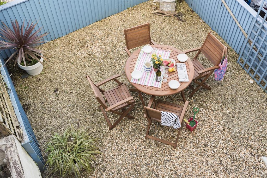 Courtyard 2.jpg