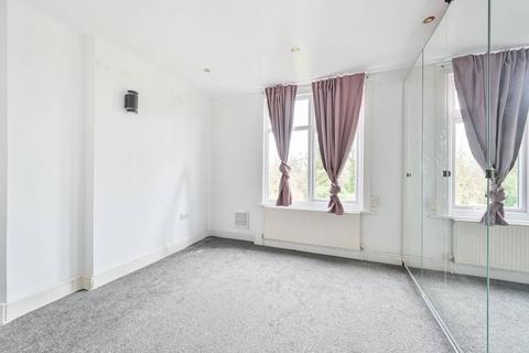 3 bedroom flat to rent, Chatsworth Road, Mapesbury Estate, London, NW2