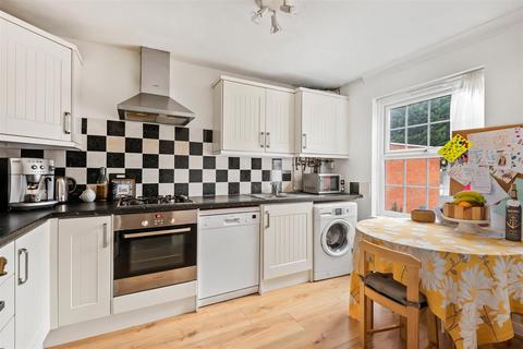 7 Rectory Close, London, SW20 9DQ