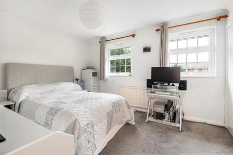 7 Rectory Close, London, SW20 9DQ