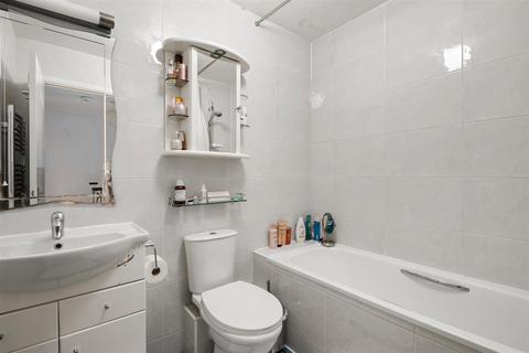 7 Rectory Close, London, SW20 9DQ
