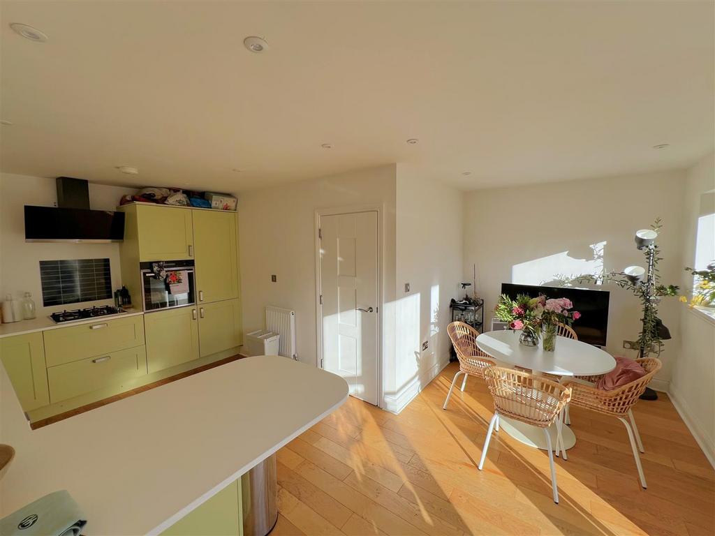 Kitchen dining.jpg