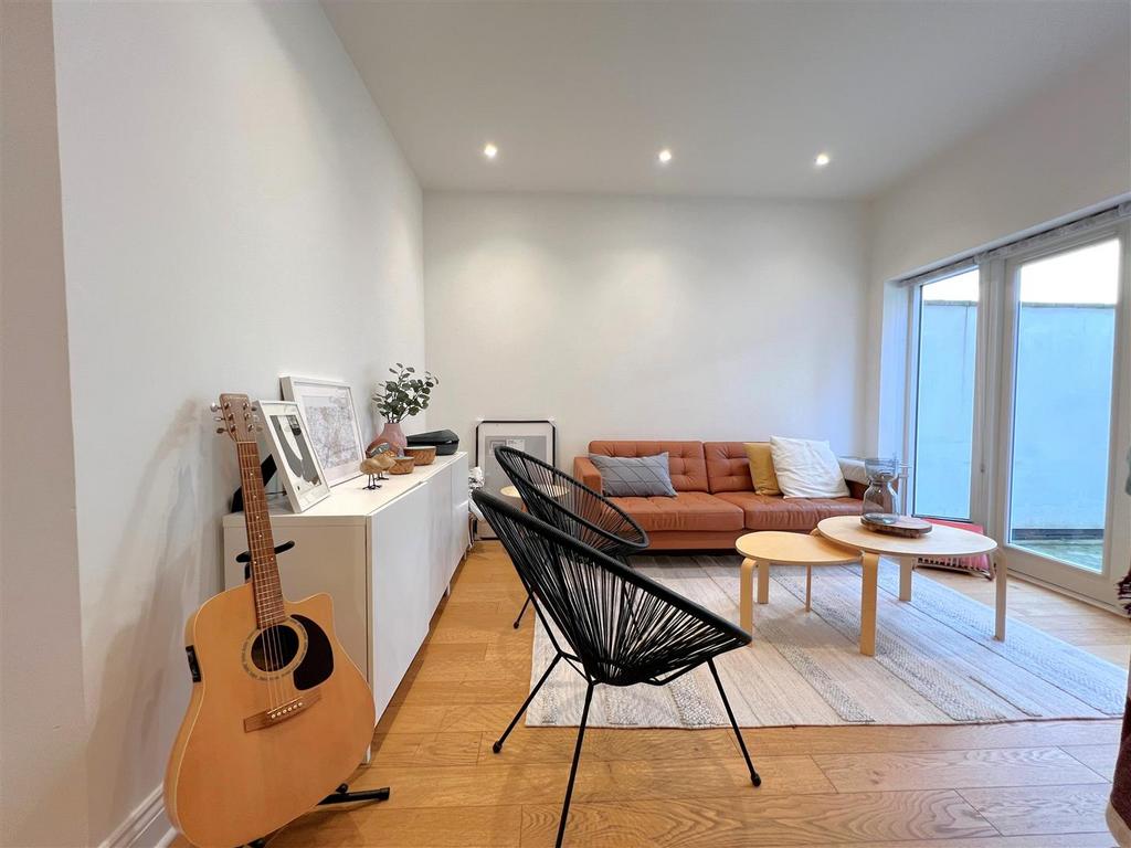 Living room 2.jpg