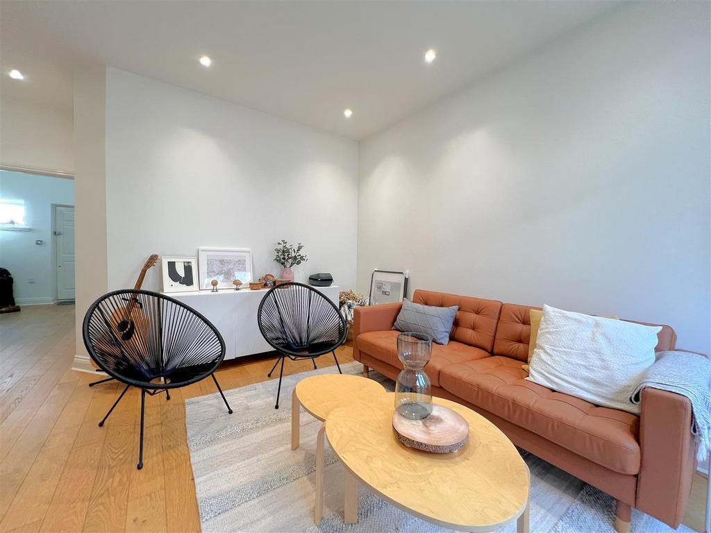 Living room 3.jpg