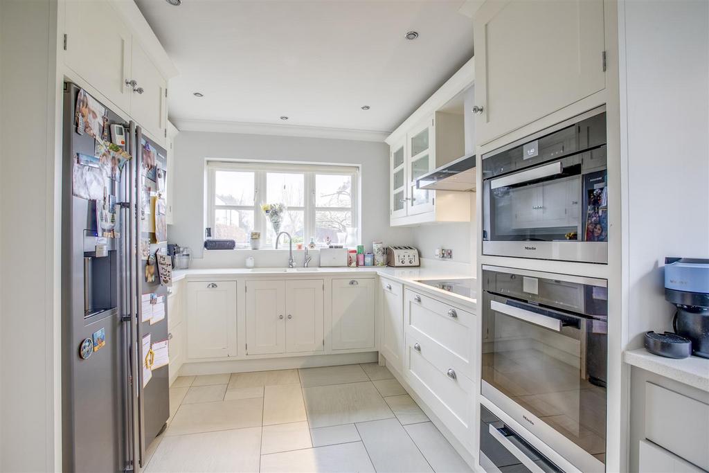 2 Hollybrook Way, HP13 7 GW-11.jpg