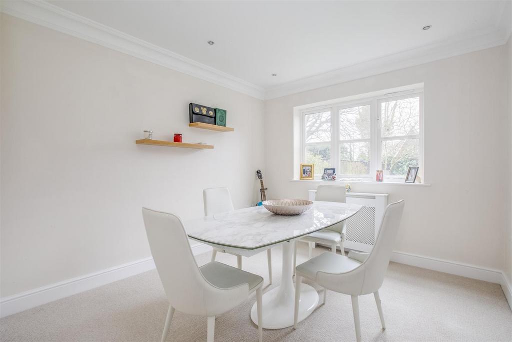2 Hollybrook Way, HP13 7 GW-12.jpg