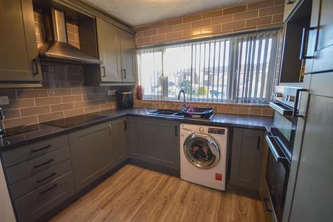 4 bedroom semi-detached house for sale, Twickenham Court, Halfway, Sheffield, S20