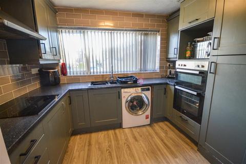 4 bedroom semi-detached house for sale, Twickenham Court, Halfway, Sheffield, S20