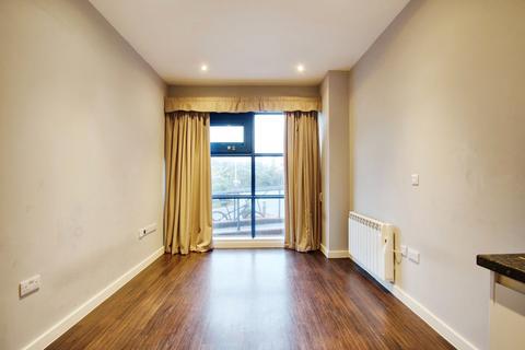 1 bedroom apartment to rent, Bath Road, Hayes UB3