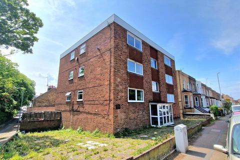 2 bedroom apartment to rent, Dane Road, Margate