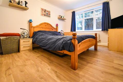 1 bedroom apartment for sale, Cambridge Road, Hampshire GU11