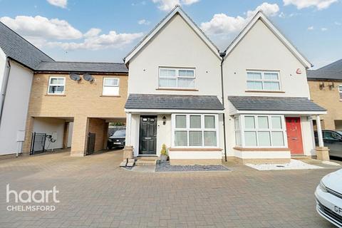 3 bedroom semi-detached house for sale, Birdie Close, Chelmsford